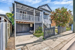 Gabba Central 2 Separate homes 1 block 6 Bdrms